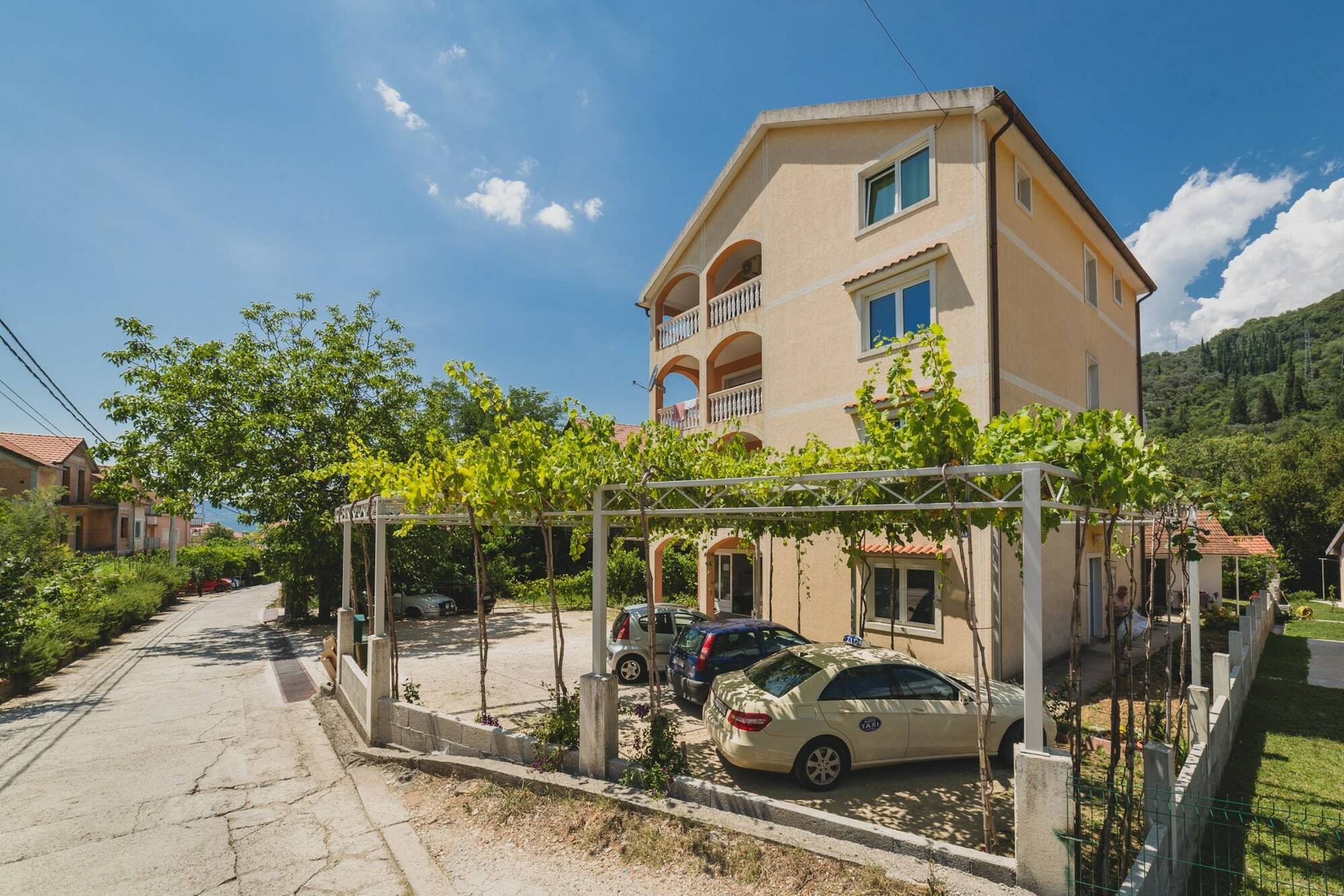 Apartments Kovac Тиват Екстериор снимка